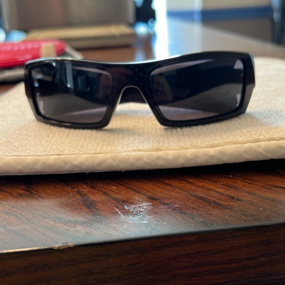Black unisex Oakley Sunglasses